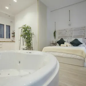 https://living4malaga-skyline-apartments.hotelsinnerja.org